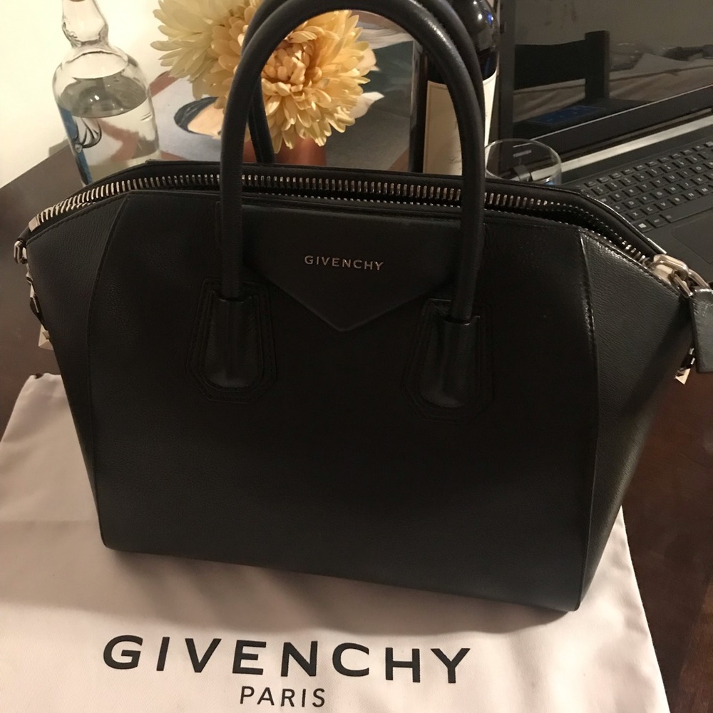 Authentic Givenchy Antigona Med
